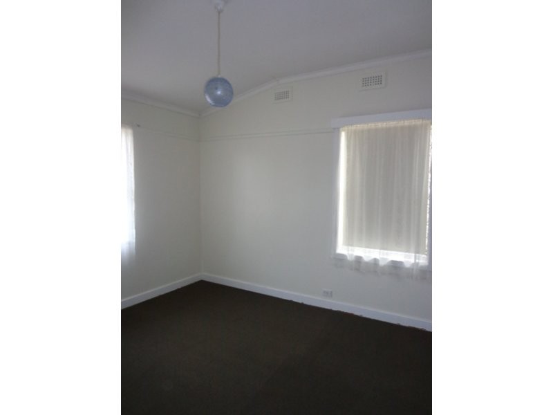 18 Kokoda Avenue, Hamilton VIC 3300