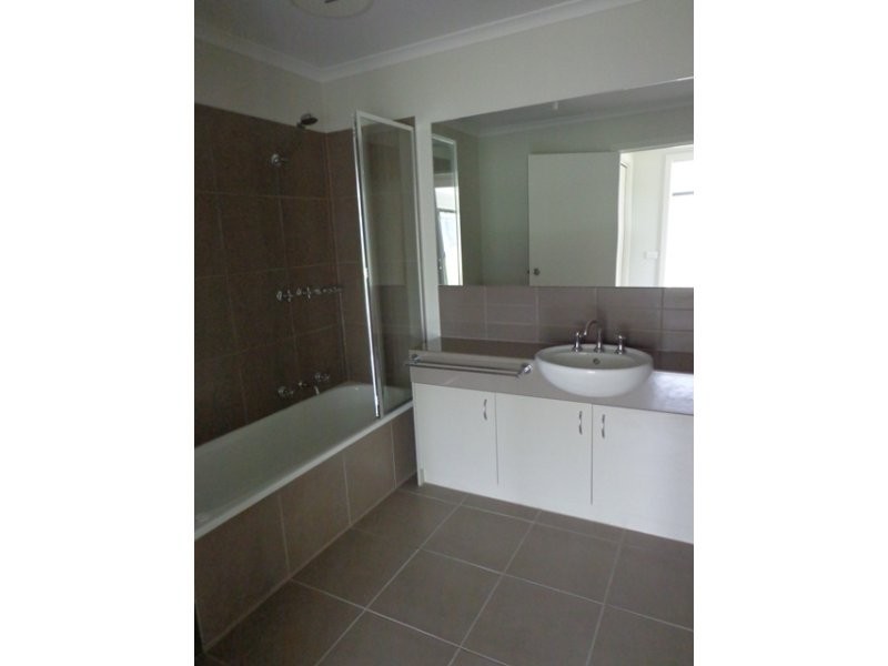 1/81 George Street, Hamilton VIC 3300