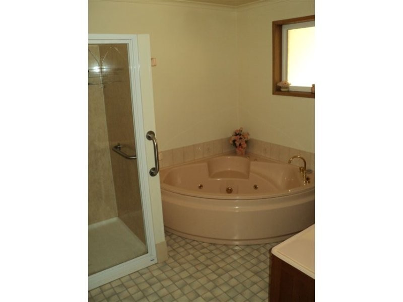 235-241 Hensley Park Road, Hamilton VIC 3300