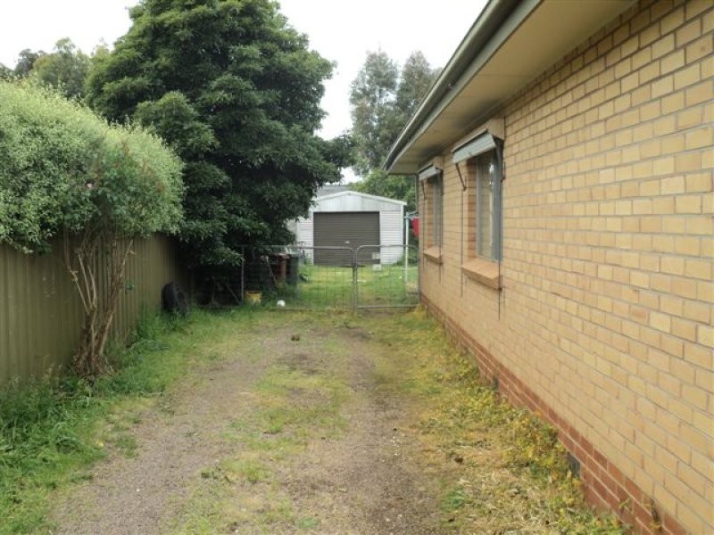 2 Hiller Lane, Hamilton VIC 3300