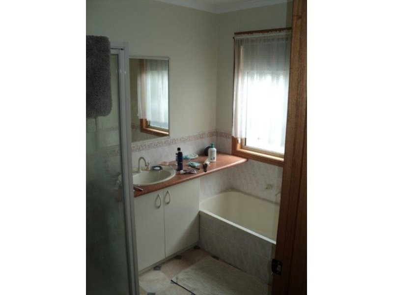 111 Ballarat Road, Hamilton VIC 3300