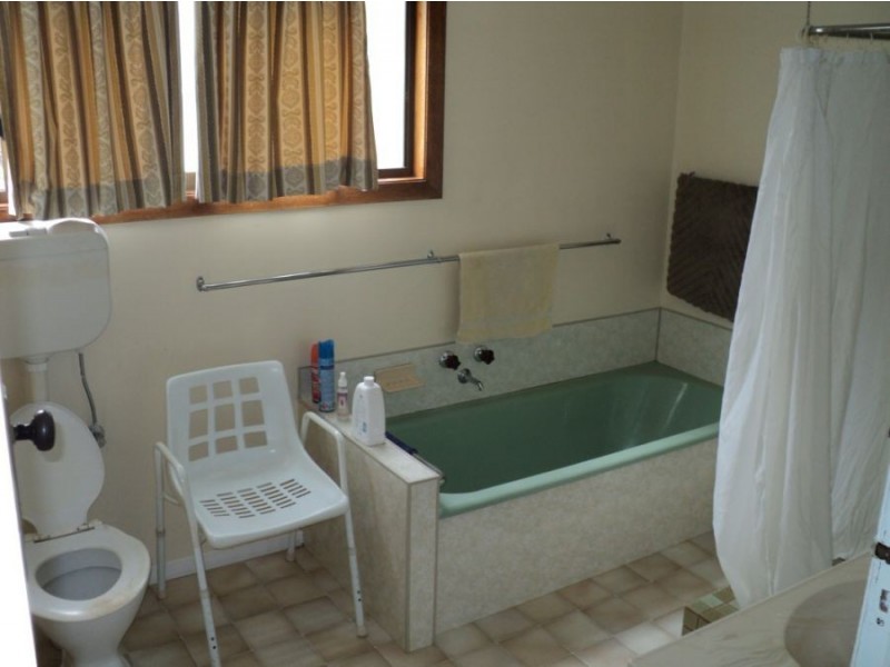 231-233 coleraine road, Hamilton VIC 3300