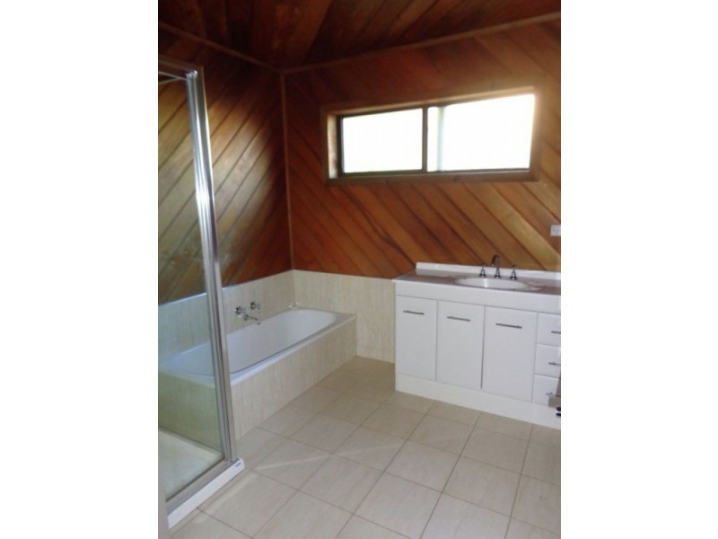 62 Hammond Street,, Hamilton VIC 3300