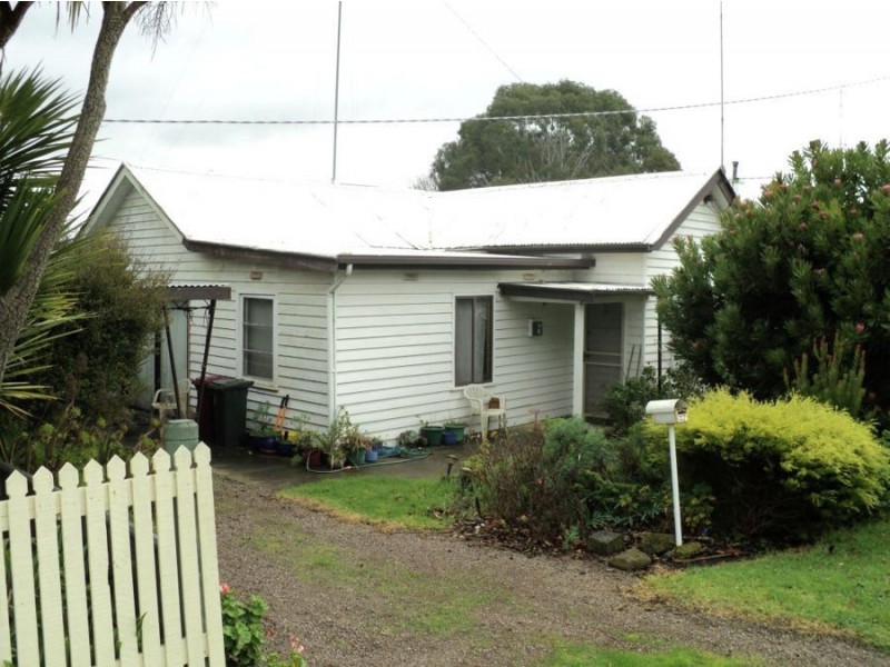 17 Carmichael Street, Hamilton VIC 3300
