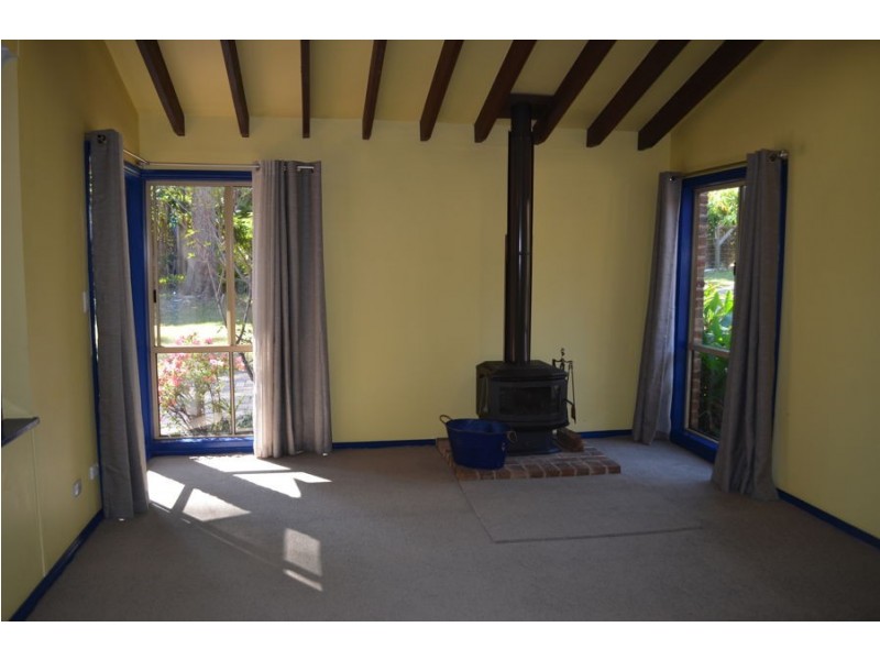 6 Gwen Close, Emerald Beach NSW 2456