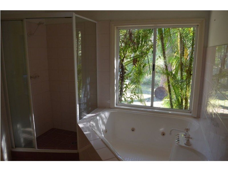 6 Gwen Close, Emerald Beach NSW 2456