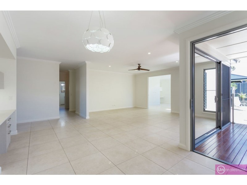 17 Cherry Street, Sapphire Beach NSW 2450