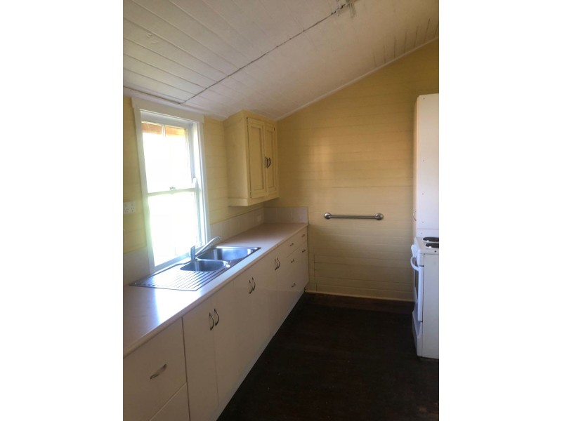 8 Hutchinson Street, Ulong NSW 2450