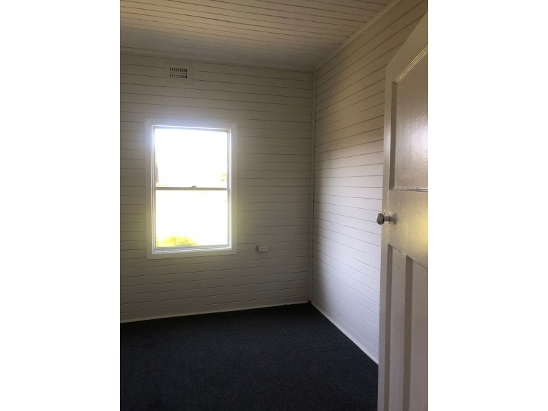 8 Hutchinson Street, Ulong NSW 2450