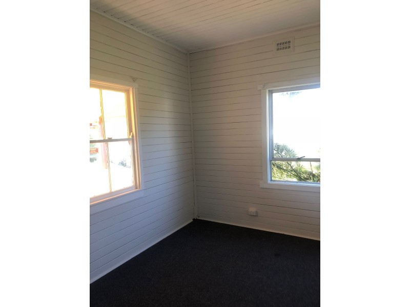 8 Hutchinson Street, Ulong NSW 2450