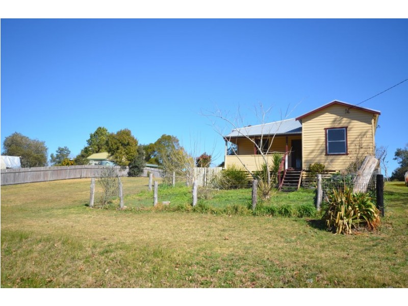 8 Hutchinson Street, Ulong NSW 2450