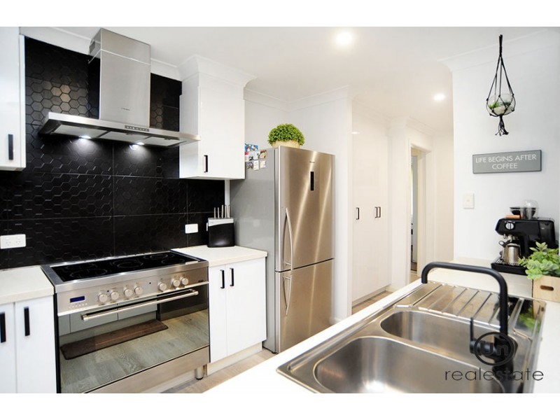 8 Searle Close, Boambee East NSW 2452