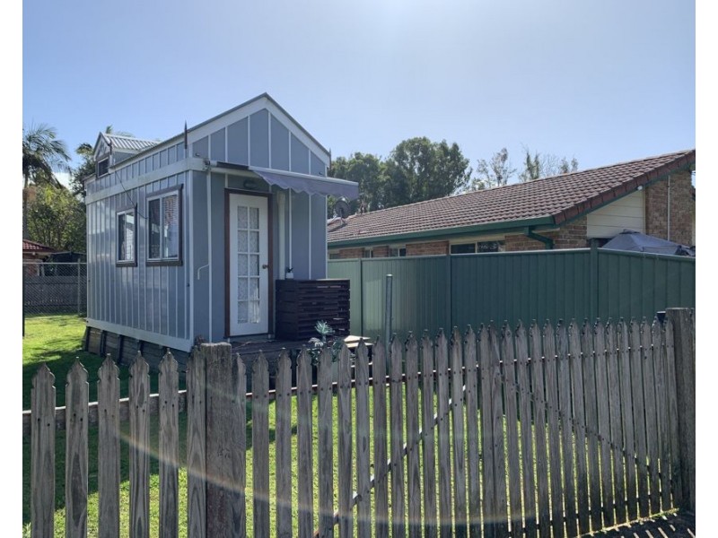 Tiny House / 19 Mirroola Crescent, Toormina NSW 2452