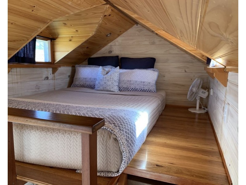 Tiny House / 19 Mirroola Crescent, Toormina NSW 2452