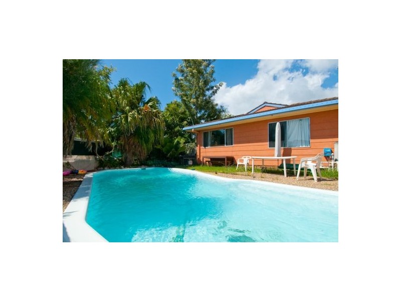 2 Beacon Crescent, Emerald Beach NSW 2456