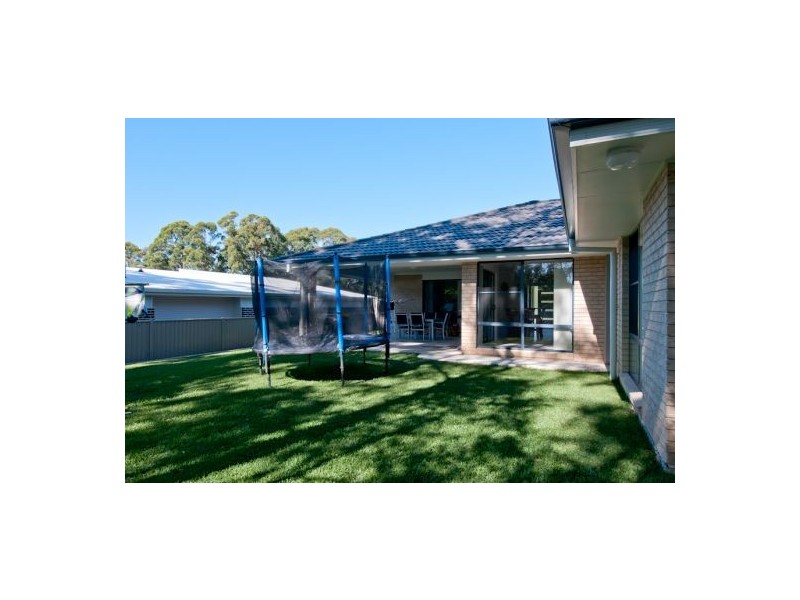 8 Farrell Close, Bonville NSW 2441