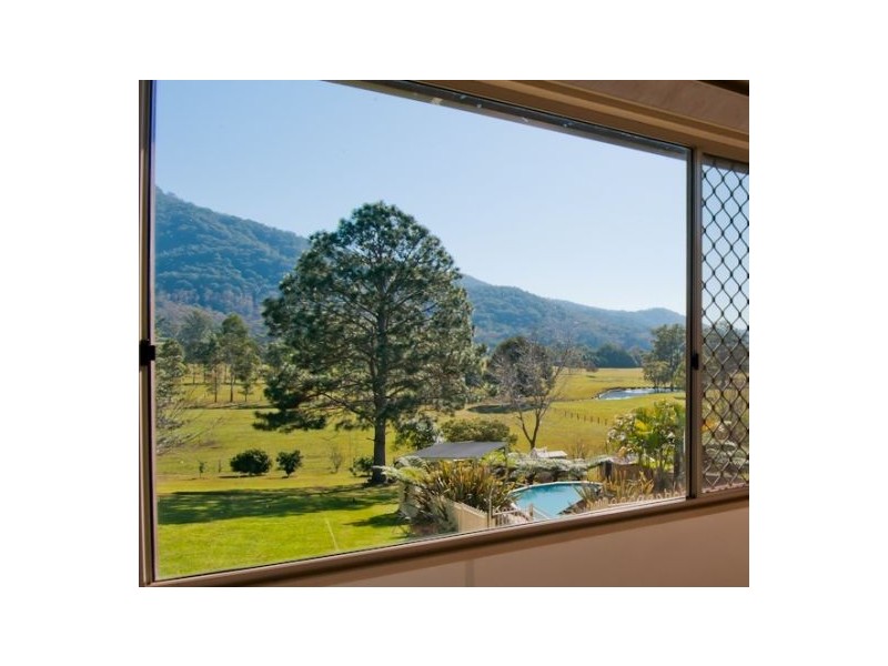 212 Crossmaglen Rd, Bonville NSW 2441