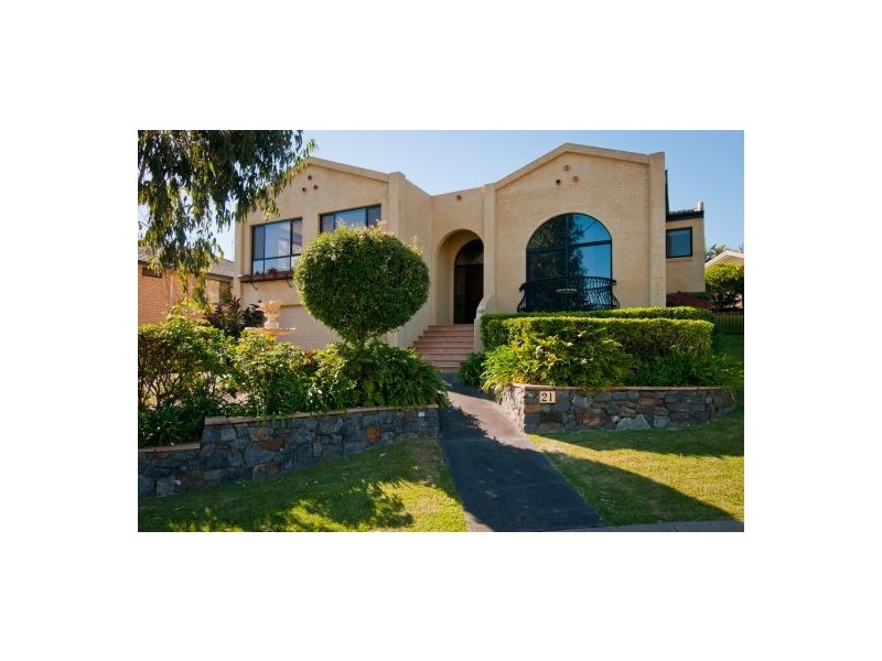 21 Bluewater Place, Sapphire Beach NSW 2450
