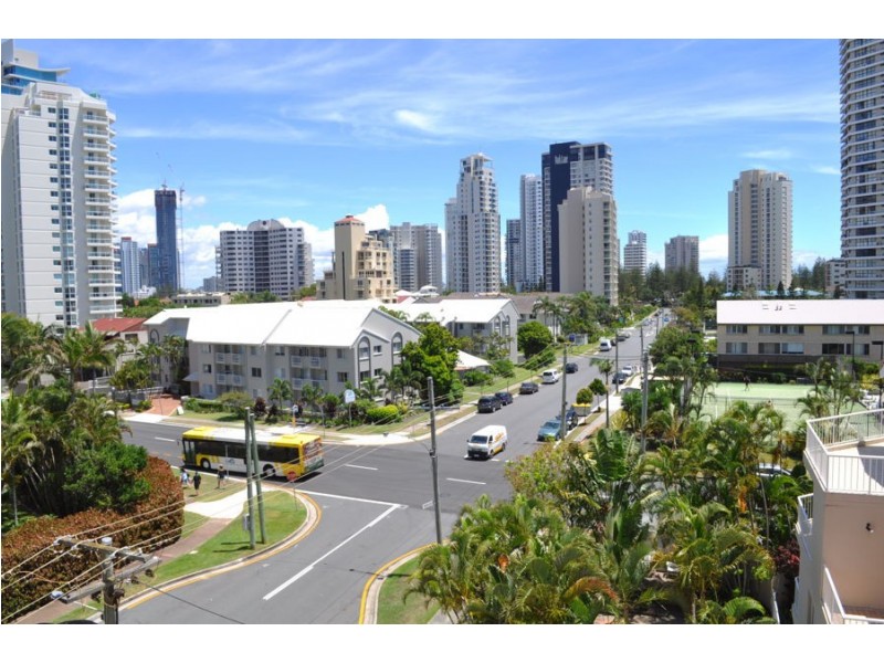 15/15 Pacific Street, Main Beach QLD 4217