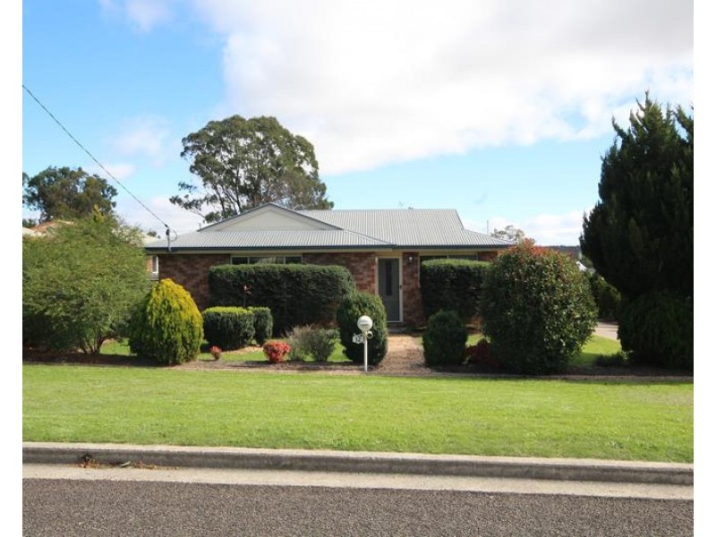 12 Barton Street, Stanthorpe QLD 4380