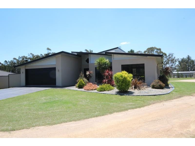 45 Melaleuca Crescent, Stanthorpe QLD 4380