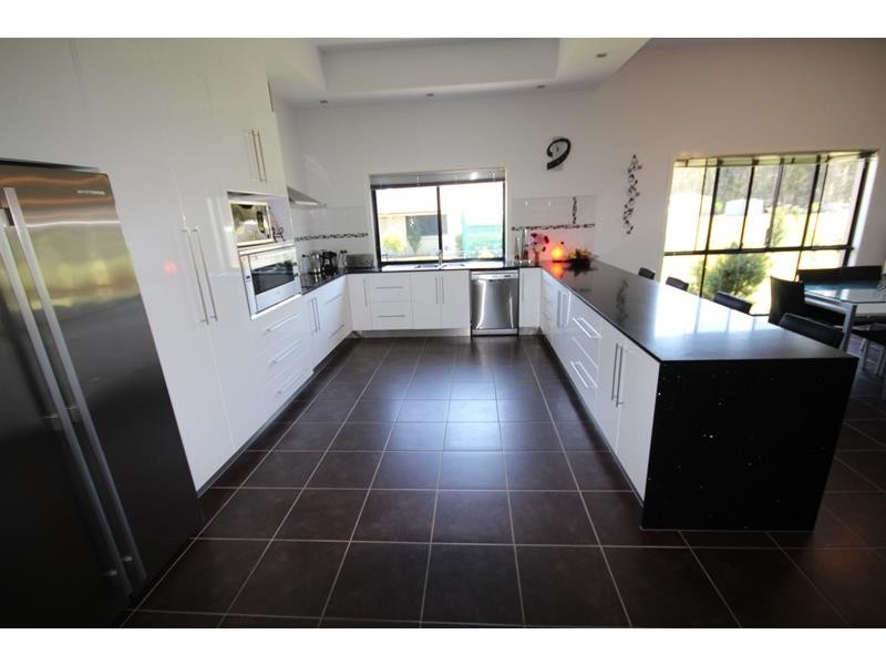45 Melaleuca Crescent, Stanthorpe QLD 4380