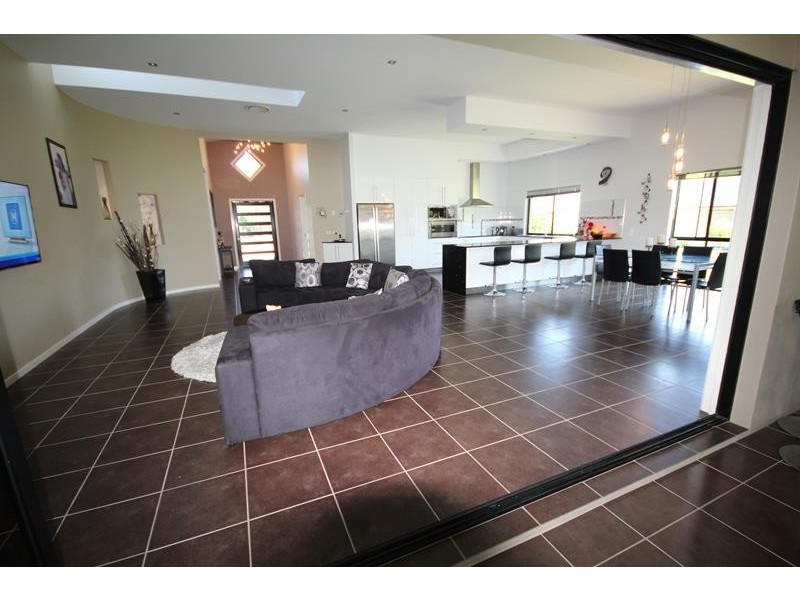 45 Melaleuca Crescent, Stanthorpe QLD 4380