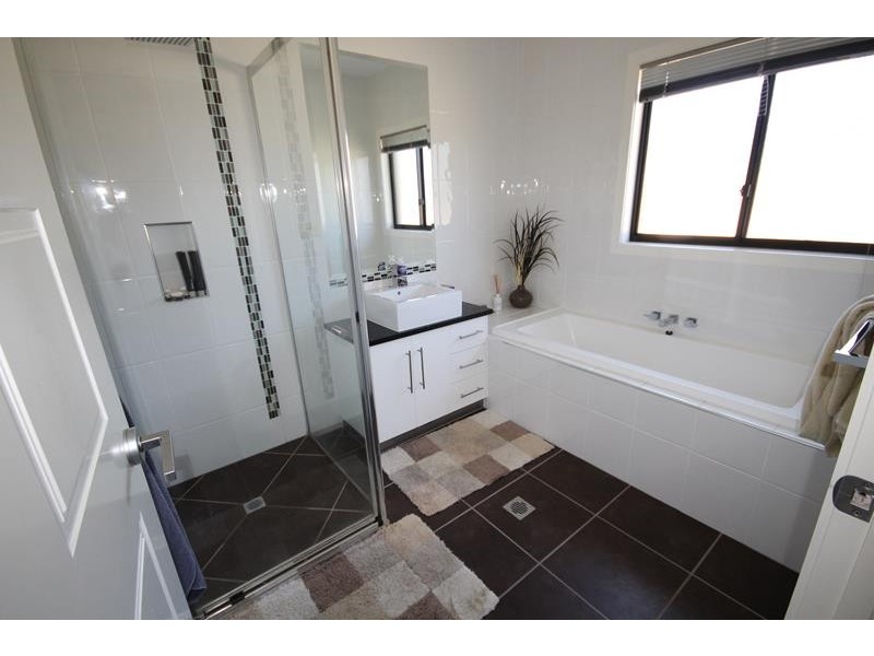 45 Melaleuca Crescent, Stanthorpe QLD 4380