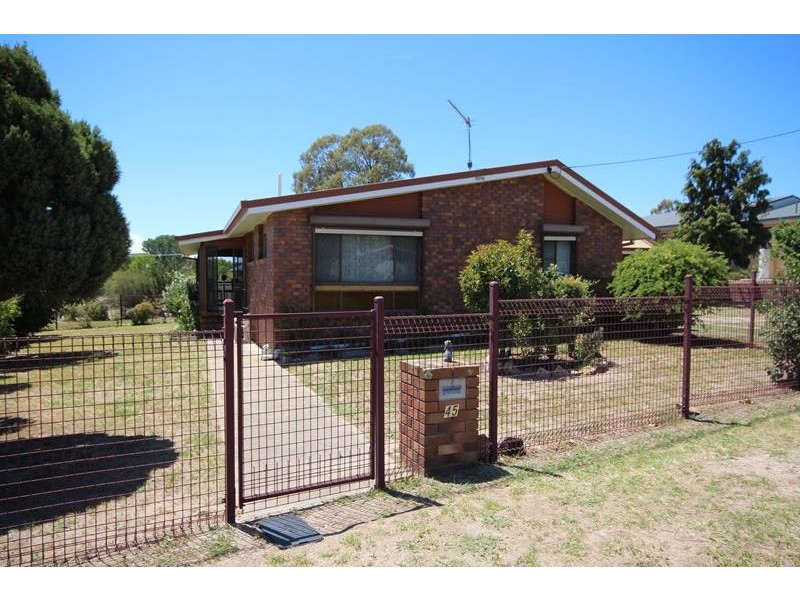 45 Denham Street, Stanthorpe QLD 4380