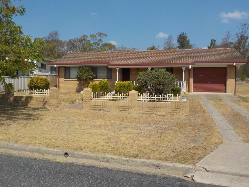 11 Pike Street, Stanthorpe QLD 4380