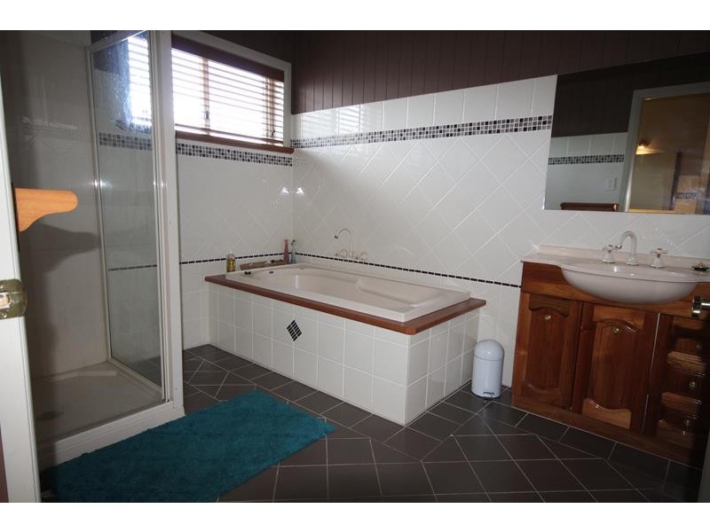 27 McKillop Lane, Stanthorpe QLD 4380