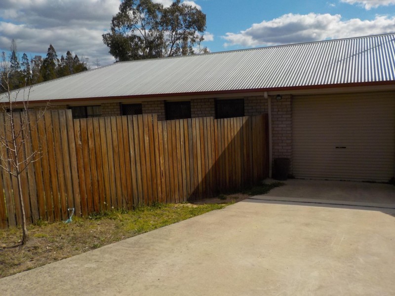 2/3 Micale Lane, Glen Aplin QLD 4381