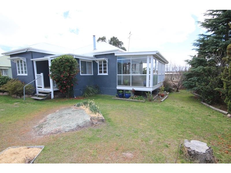 2 Hardy Street, Stanthorpe QLD 4380