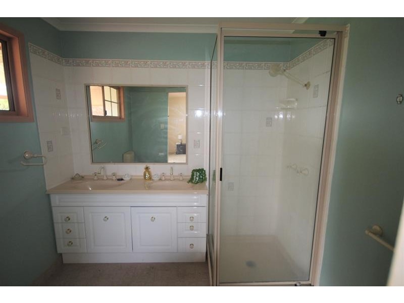 6 Pioneers Parade, Stanthorpe QLD 4380