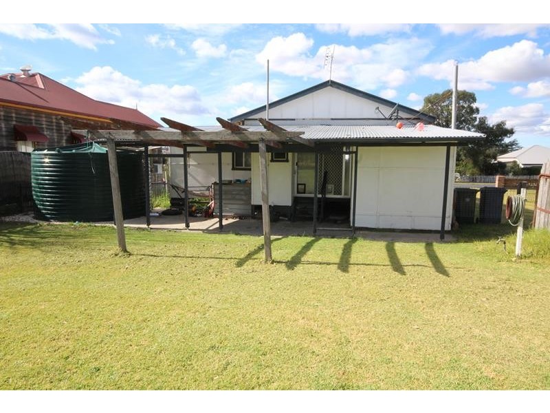 32 Symes Street, Stanthorpe QLD 4380
