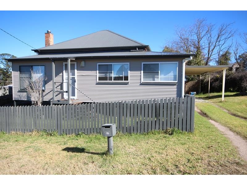 16 White Street, Stanthorpe QLD 4380