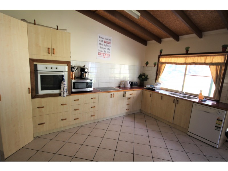 85 Brunckhorst Avenue, Stanthorpe QLD 4380
