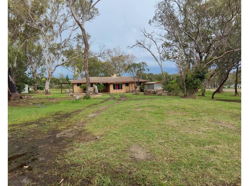 74 Harslett Road, Amiens QLD 4380
