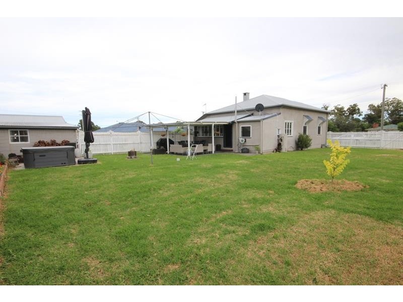 11 Catherine Street, Stanthorpe QLD 4380