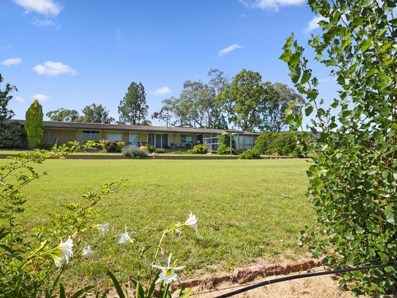 695 Bents Road, Ballandean QLD 4382