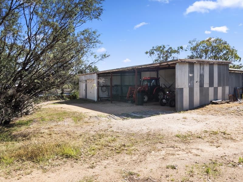 695 Bents Road, Ballandean QLD 4382