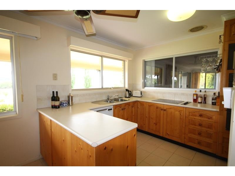 695 Bents Road, Ballandean QLD 4382