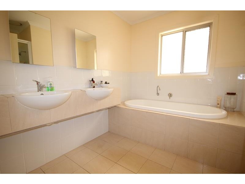 695 Bents Road, Ballandean QLD 4382