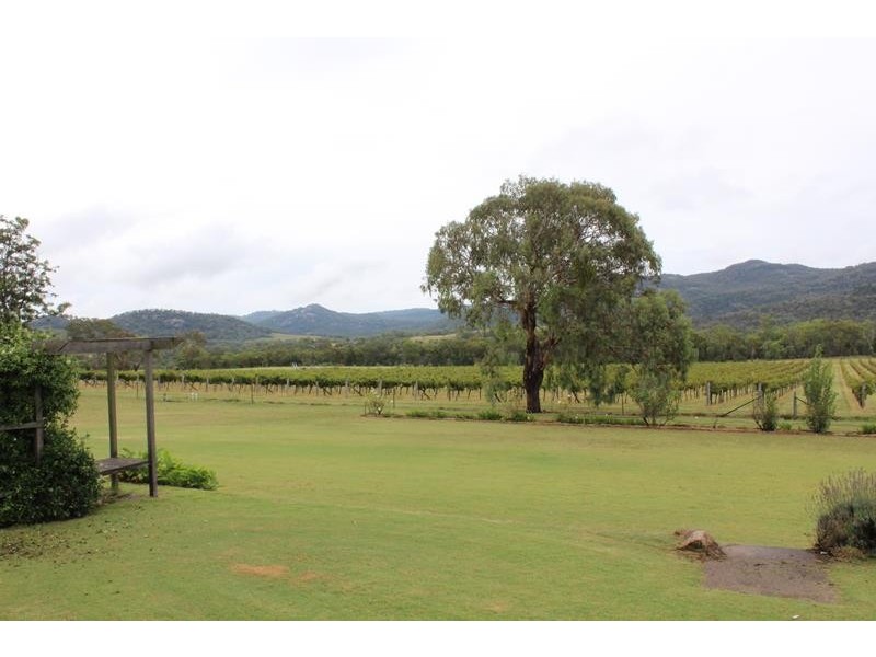 695 Bents Road, Ballandean QLD 4382