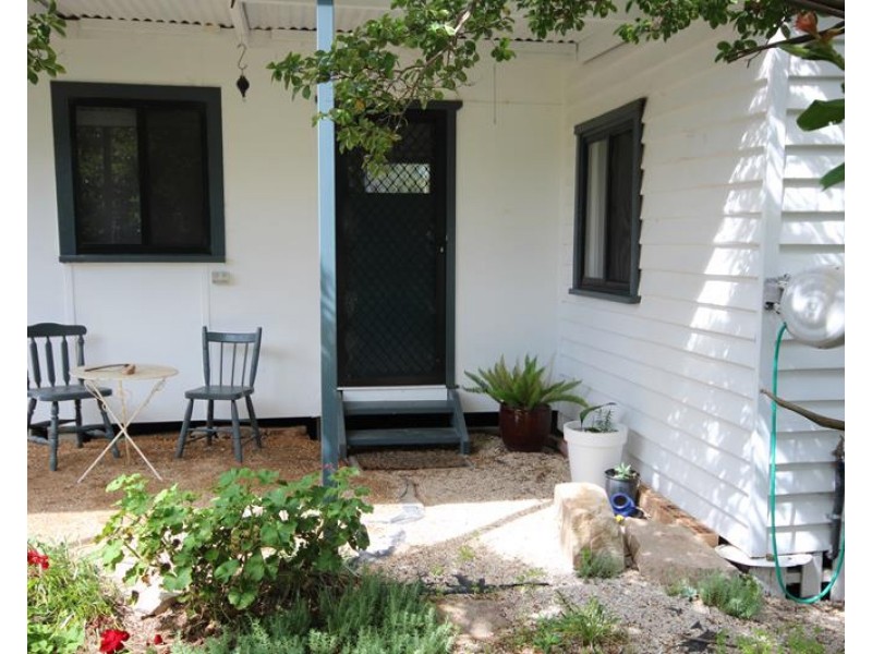 18 Calvert Road, Glen Aplin QLD 4381