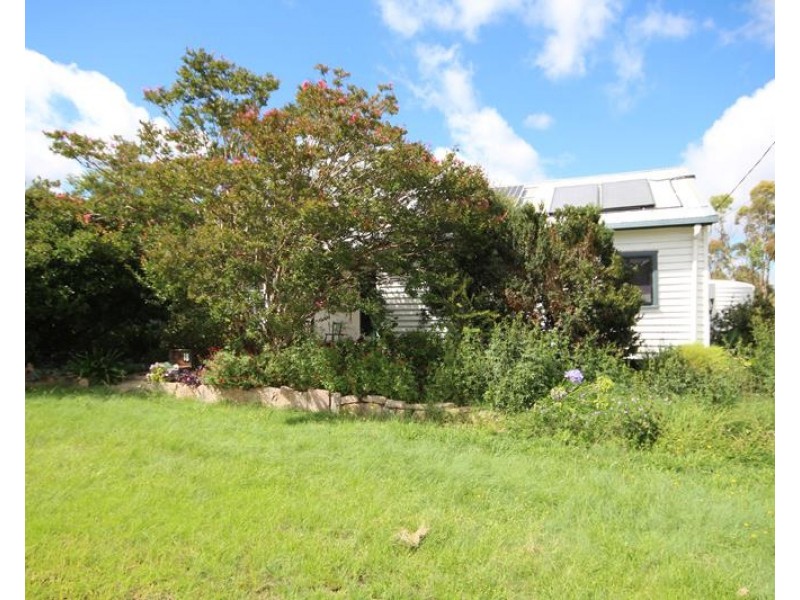 18 Calvert Road, Glen Aplin QLD 4381