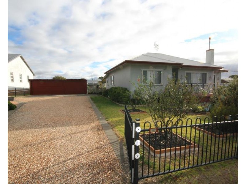 52 Merinda Street, Wallangarra QLD 4383