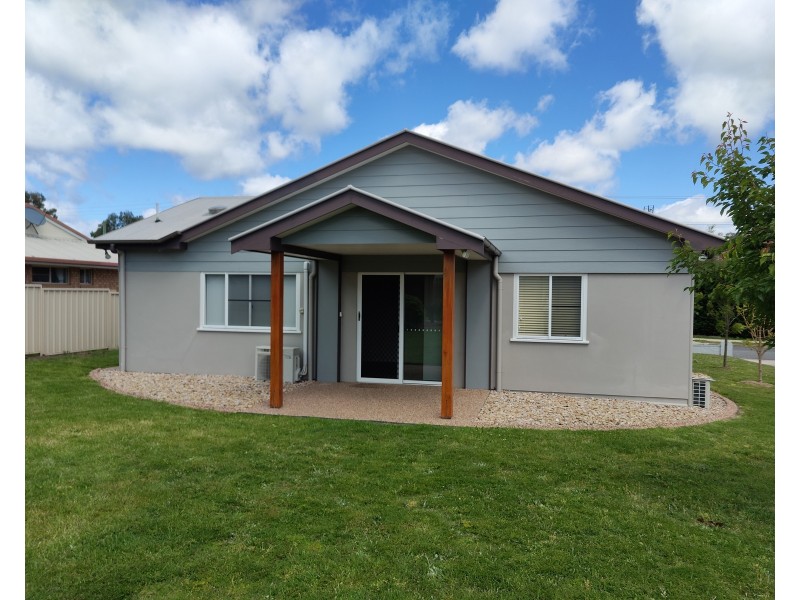 17 McGlew Street, Stanthorpe QLD 4380