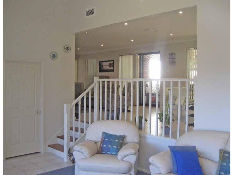 35 Robert Holl Drive, Ourimbah NSW 2258