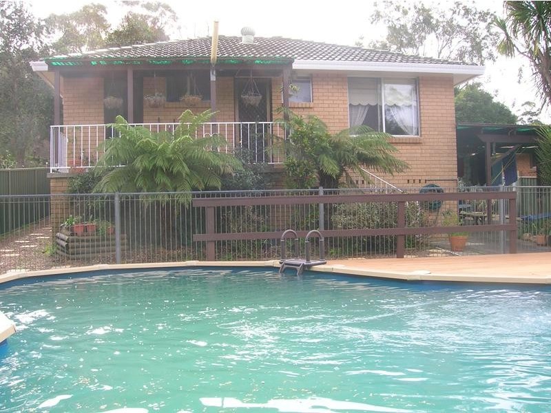 8 Walker Road, Wyoming NSW 2250